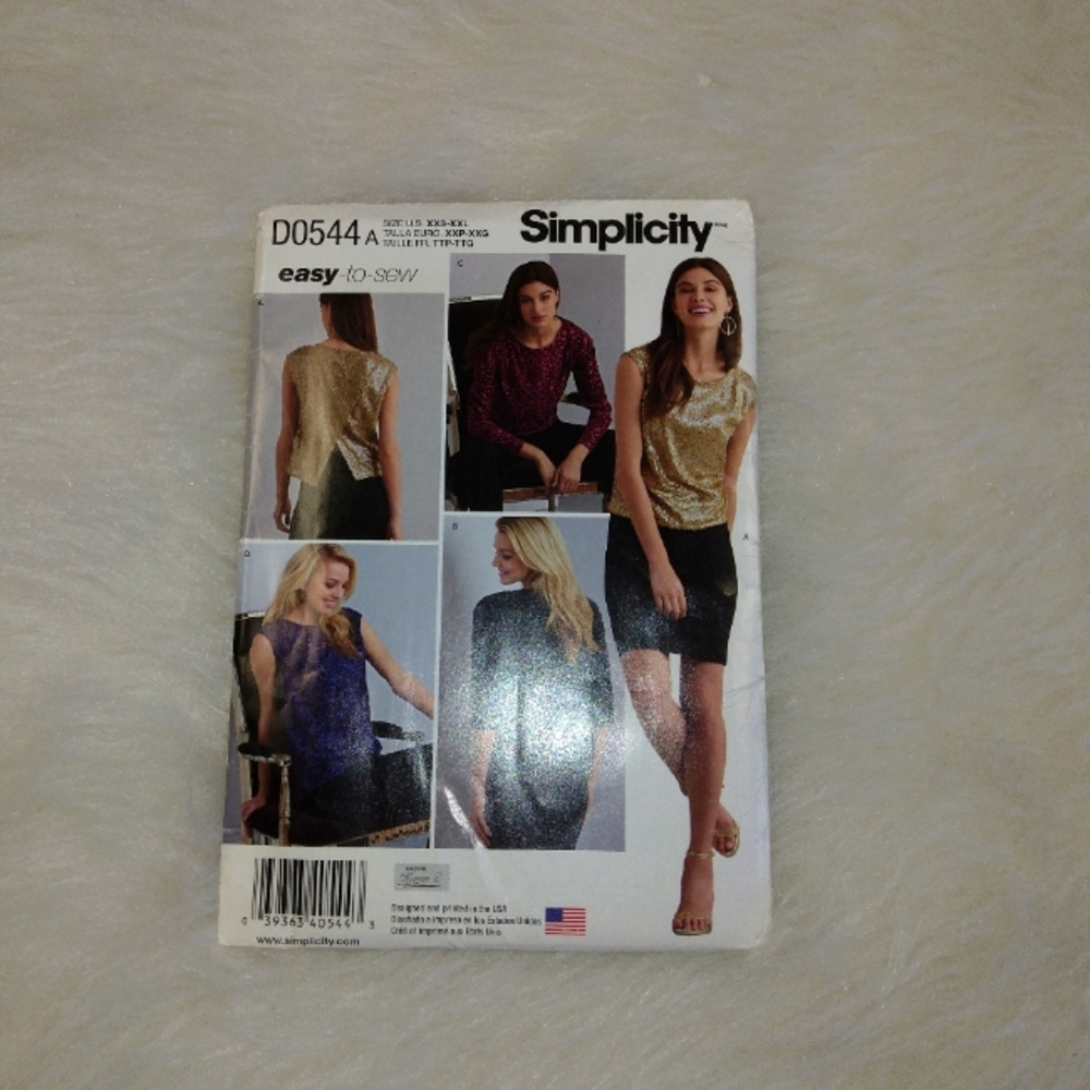 Simplicity D0544 Easy to Sew Misses tops in variations XXS-XXL